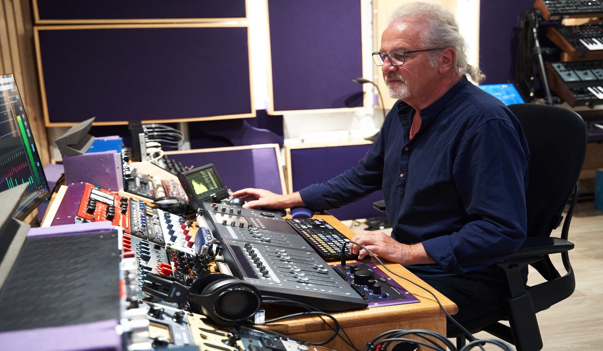 Flo has over three decades of experience in music production, mixing and mastering.