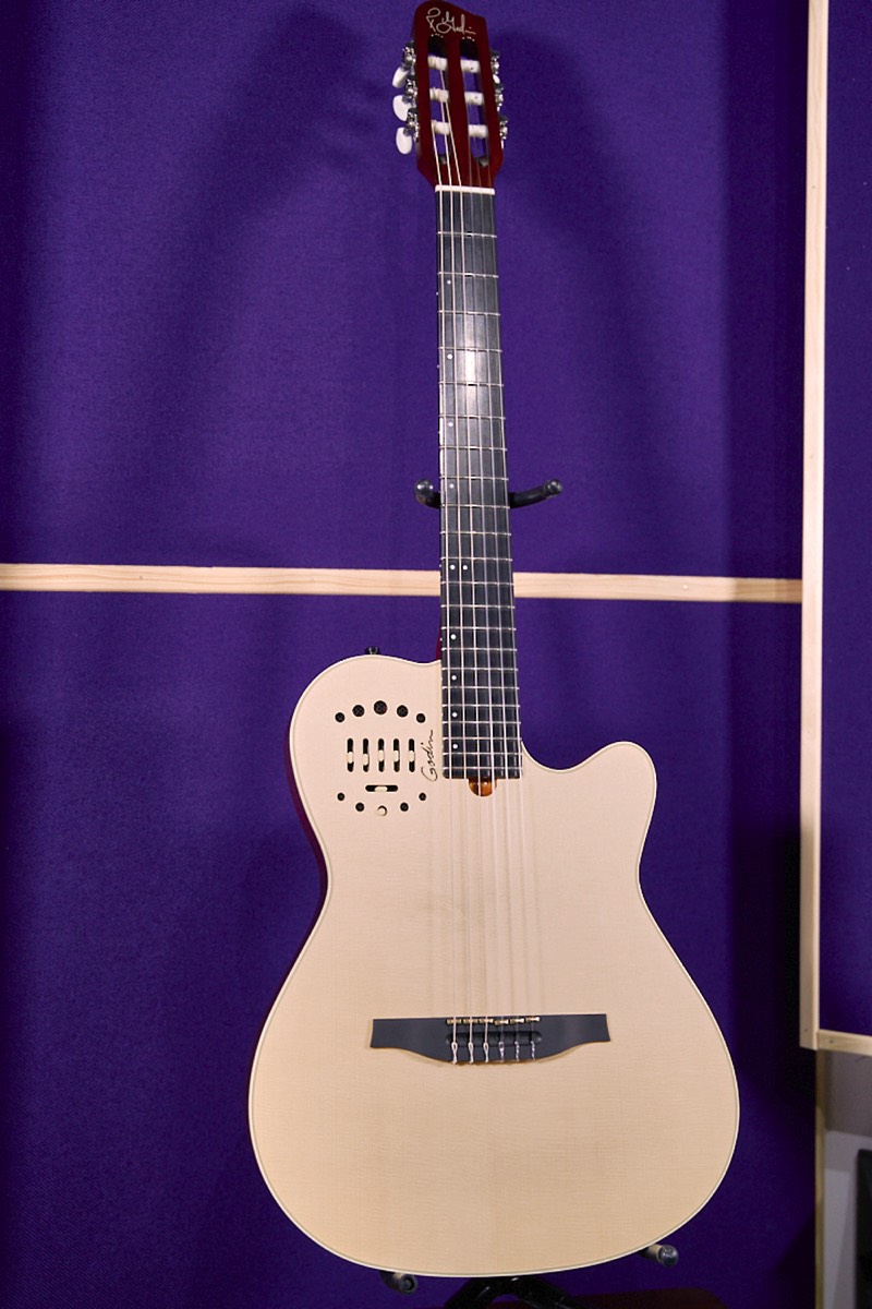 Godin Multiac Nylon Deluxe