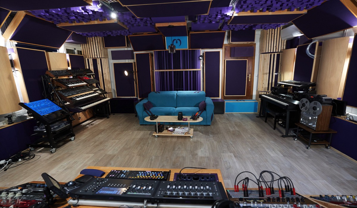 Fndango uses only esoteric and high-end equipment for mastering and mixing.
