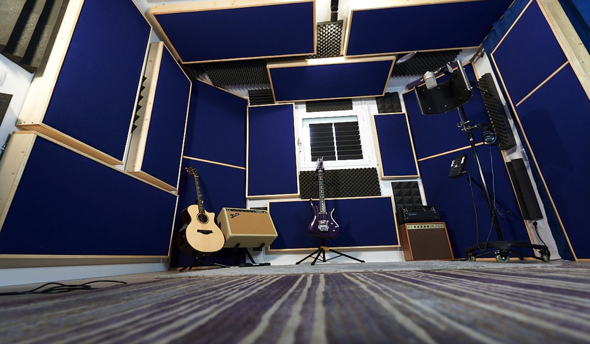 The main recording room, acoustically treated, is the place where most of the recordings are done.