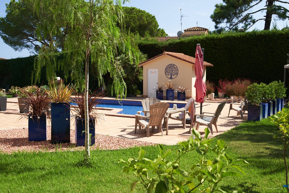 Relax and sun between the studio sessions.