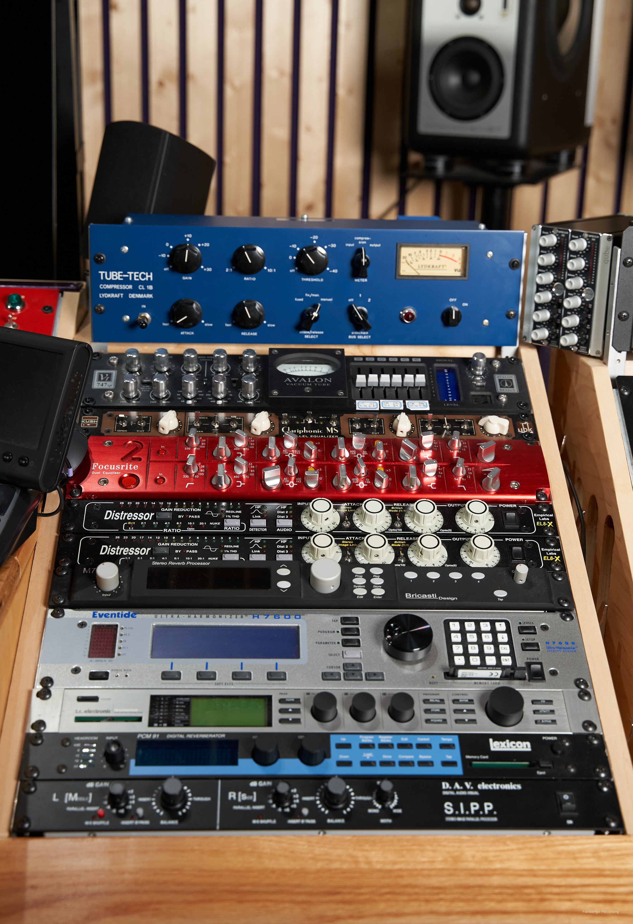 Rack right mixing desk